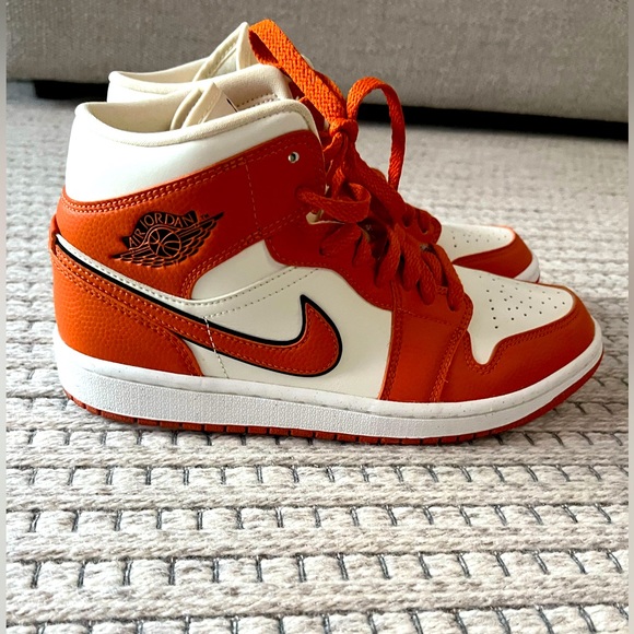 Nike Air Jordan 1 Mid SE - Picture 2 of 8